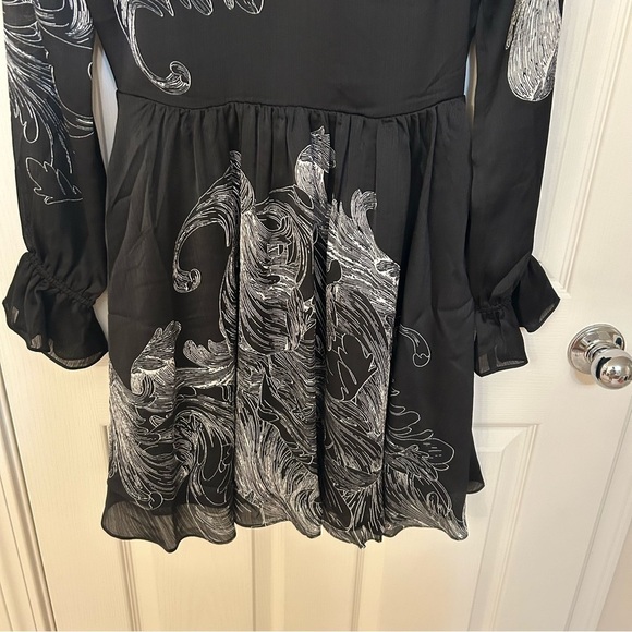 Ted Baker Jazmyna Tie Neck Pleat Mini Dress
in Black Floral Size US 4 / Ted 1 - Picture 9 of 12